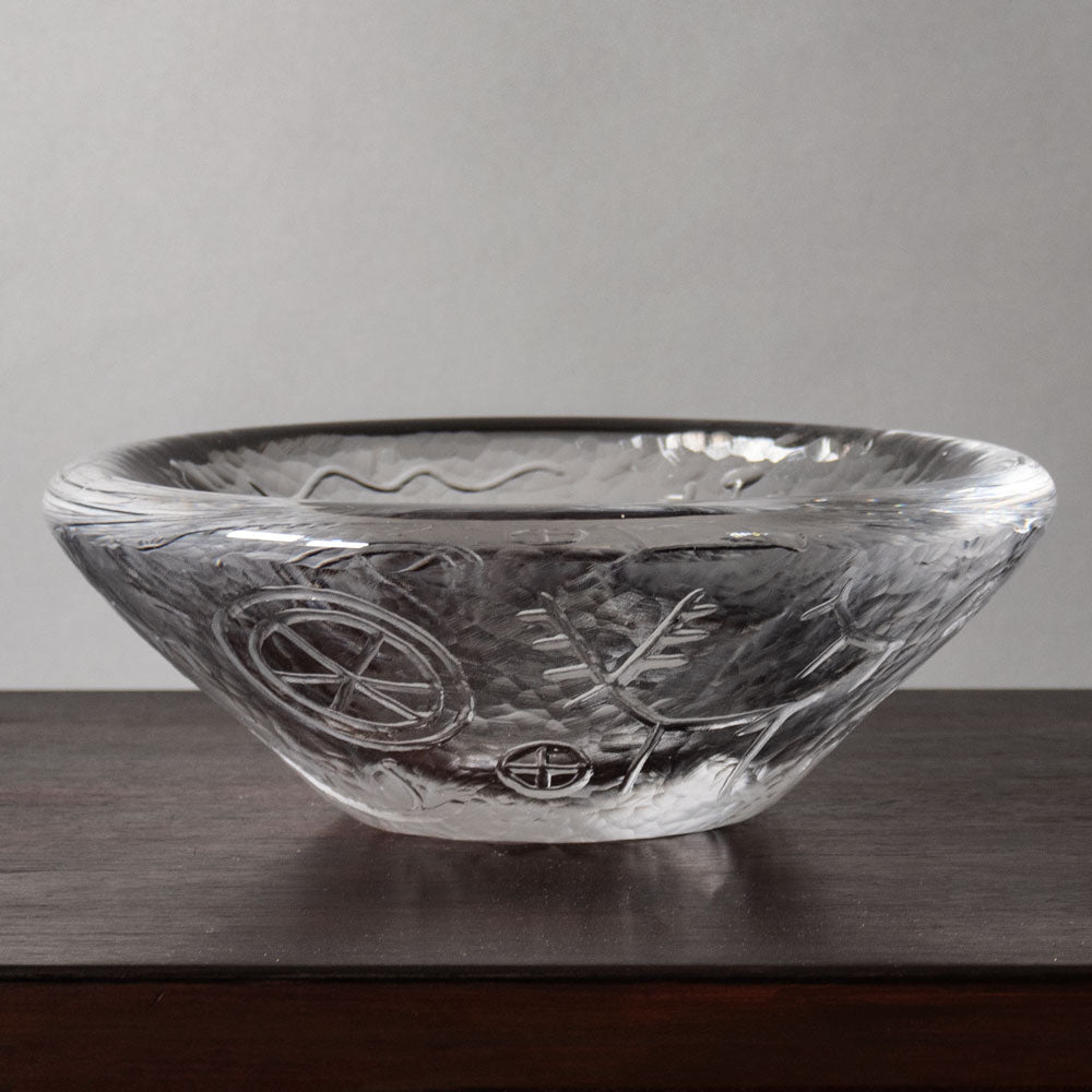 Vicke Lindstrand for Kosta, clear glass bowl with engraved figures J1452