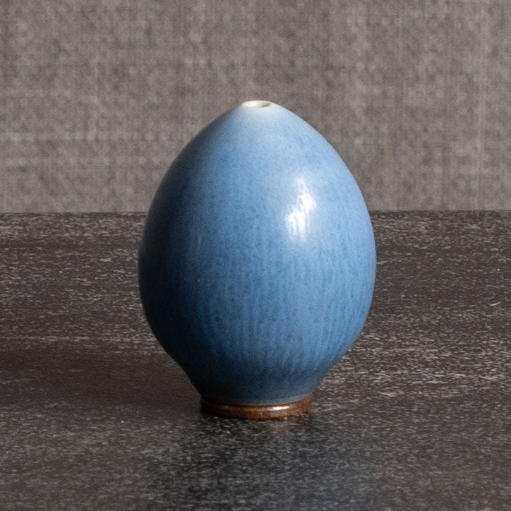 Berndt Friberg for Gustavsberg, Sweden, unique stoneware egg shaped vase with blue haresfur glaze L3837