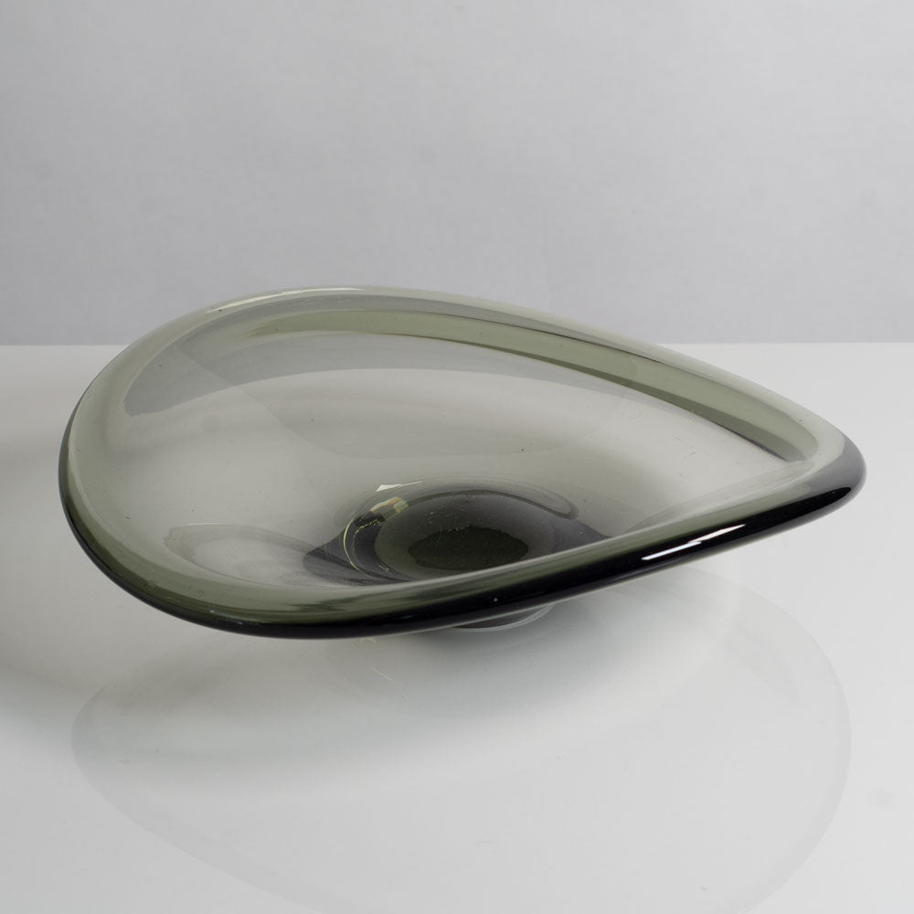 Per Lutken for Holmegaard, Denmark, wavy bowl in gray glass M5496