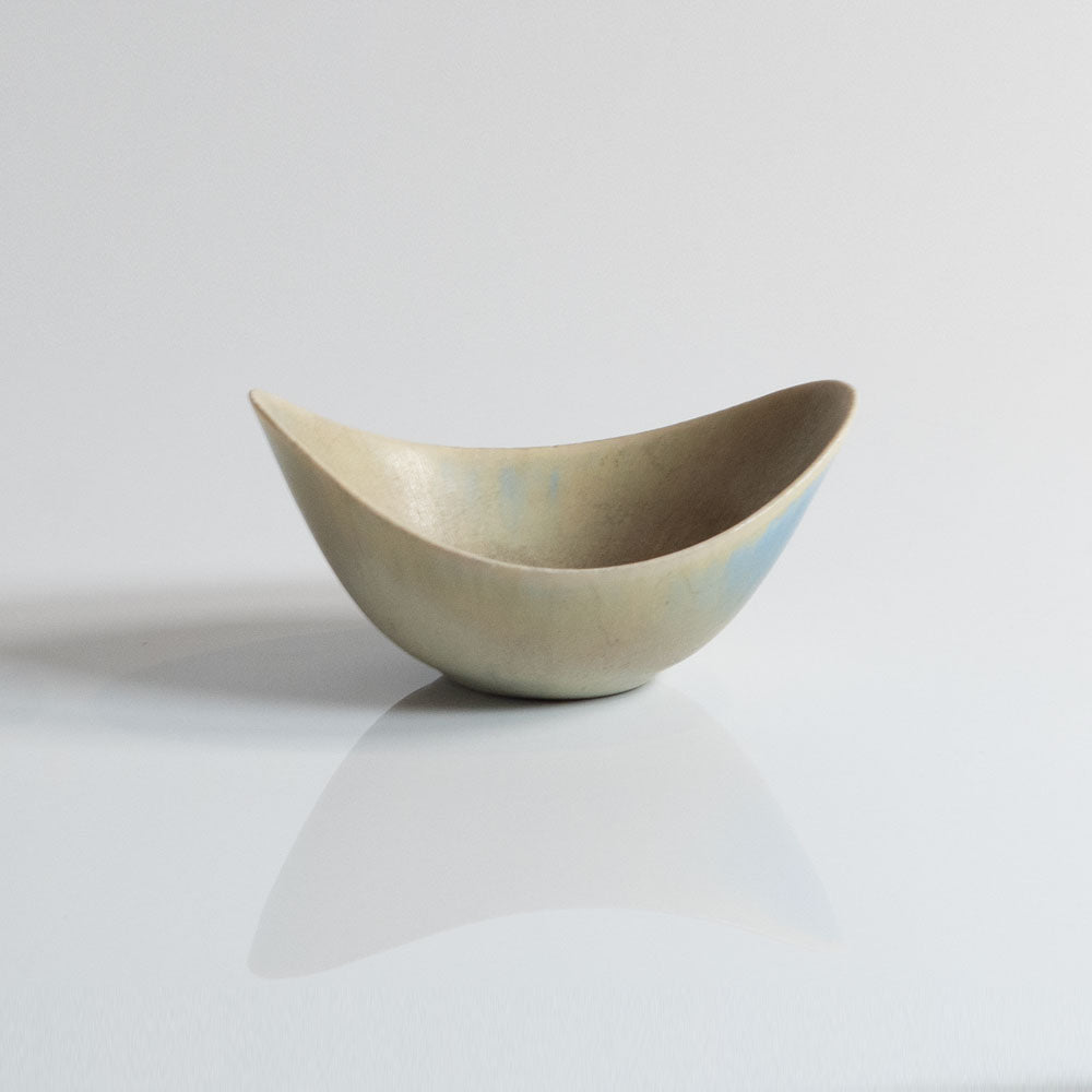 Gunnar Nylund for Rorstrand, Sweden, ceramic elliptical bowl with blue and yellow haresfur glaze M5487