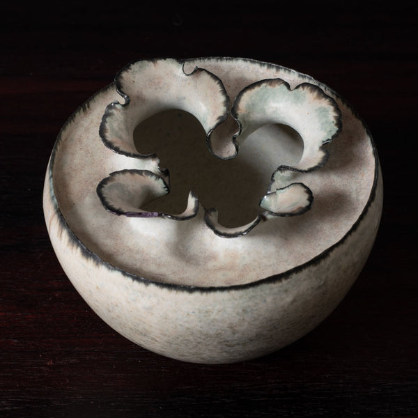 Deirdre Burnett, own studio, frilled sculptural vessel K2162