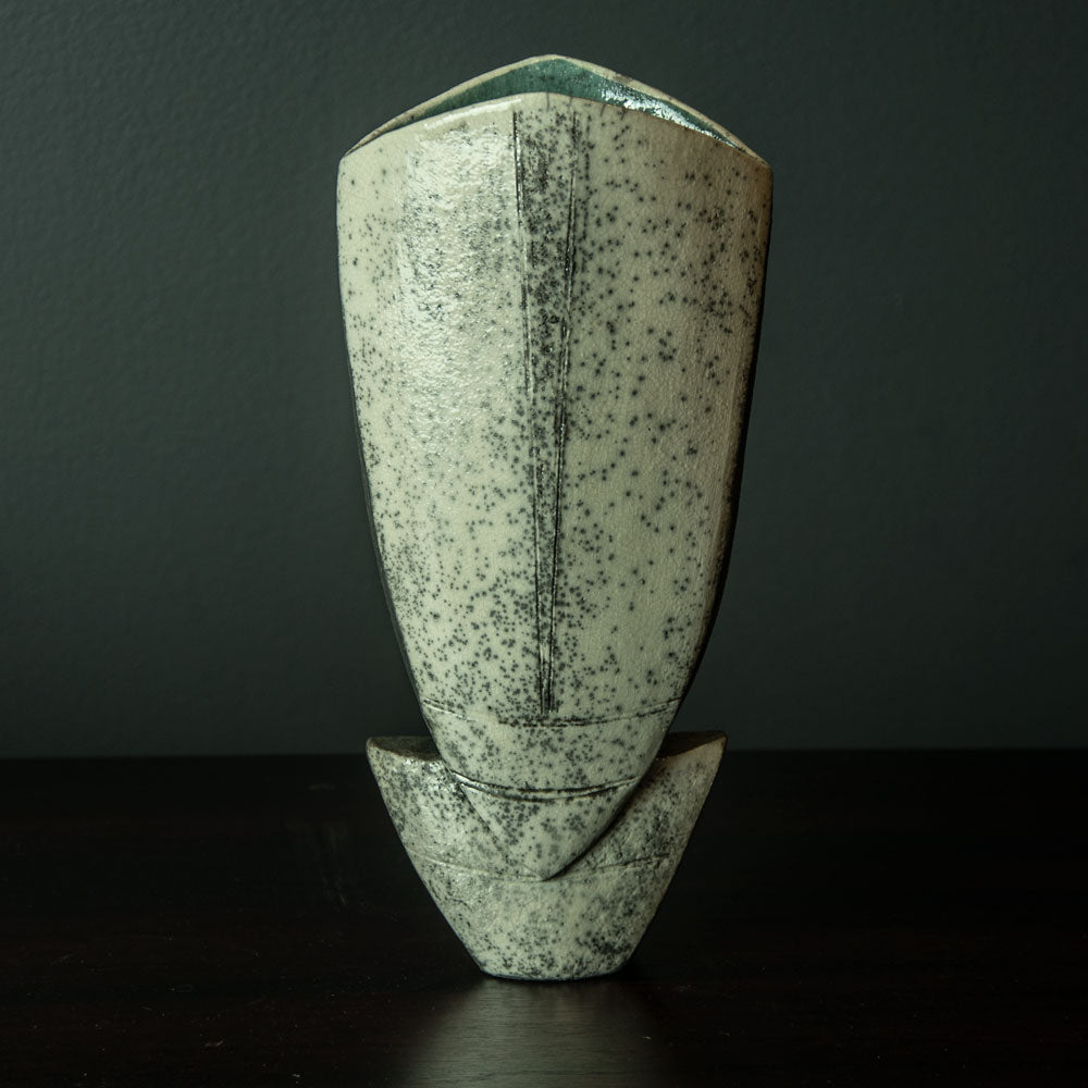 Ceramic sculptural vessel by Elizabeth Raeburn N6973