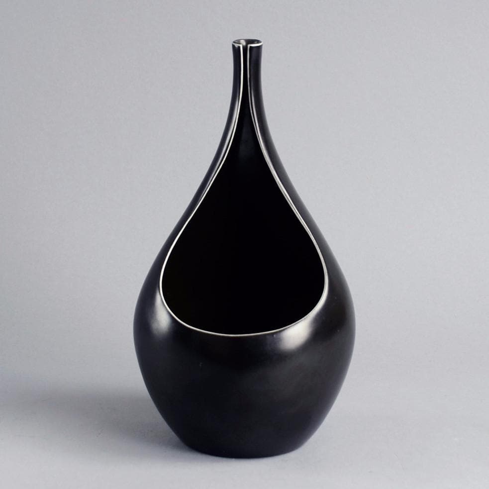 Black "Pungo" vase by Stig Lindberg B3457 - Freeforms