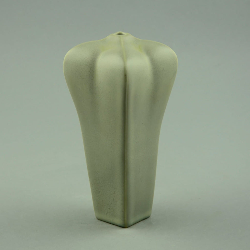Elly Kuch, Sculptural vessel with pale gray glaze D6138 - Freeforms