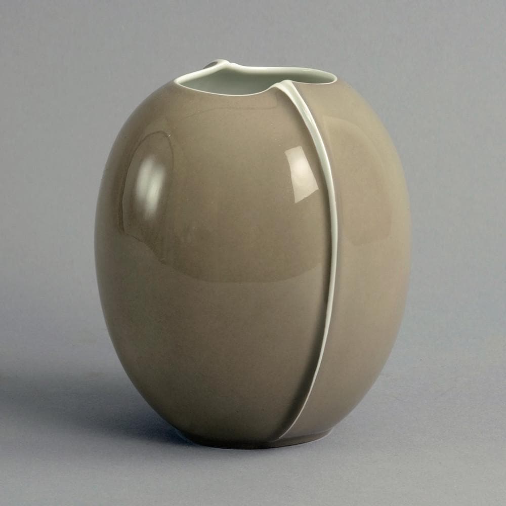 Gray porcelain vase by Elisabeth Pott-Bischofberger for Hutschenreuther B3875 - Freeforms