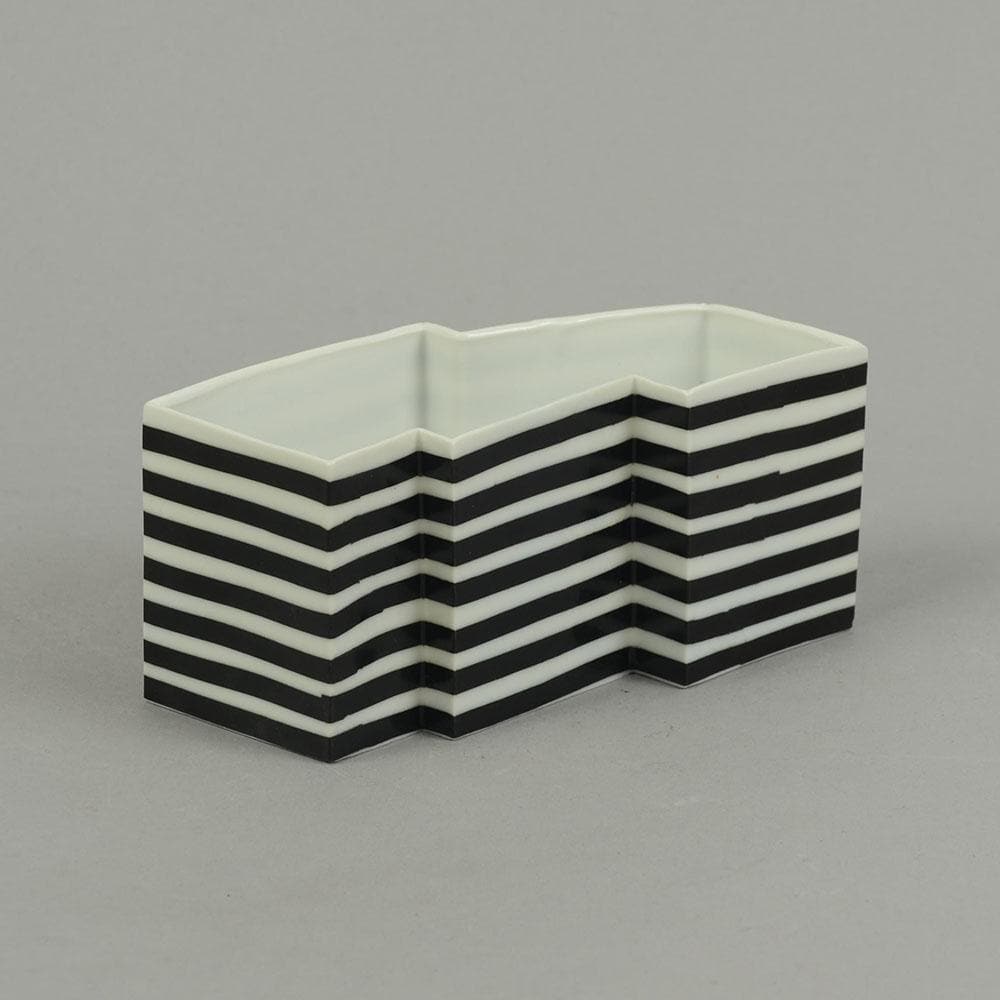 Porcelain sculptural bowl by Bodil Manz C5285 - Freeforms