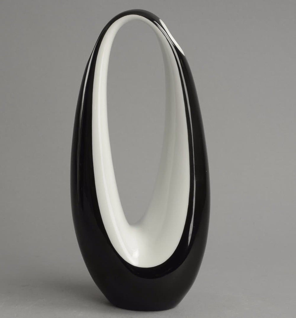 Porcelain sculptural vase with black and white glaze by Beate Kuhn B3699 - Freeforms